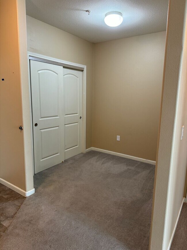 Beautiful 1BR Condo in Desirable Hunter's Unit 229 Condo for Rent