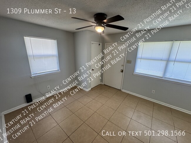 Photo - 1309 Plummer St Unit 13