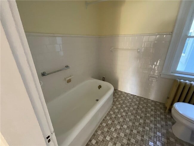 Photo - 2-2R Payan St