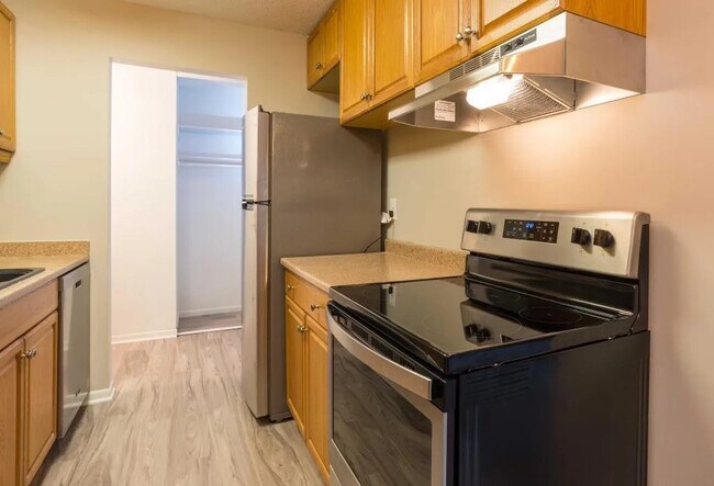 Photo - 4536 Cedar Lk Rd S Unidad 7