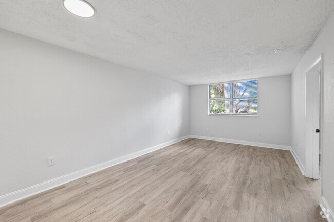 2BR, 1BA - 725 SF - Living Room