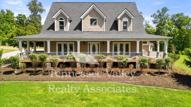 Charming and Private 4-Bedroom, 2.5-Bath H... - Charming and Private 4-Bedroom, 2.5-Bath H... House