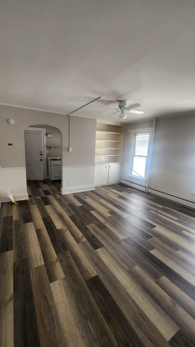 428 Eagle St Unit Upper B