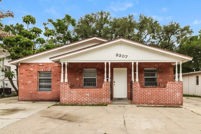 Building Photo - 3207 E 24th Ave