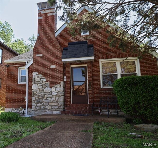 Building Photo - South City Bungalow on cul-de-sac of Charming Homes