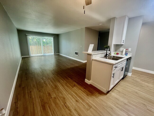 941 Lewelling Blvd Unit 103