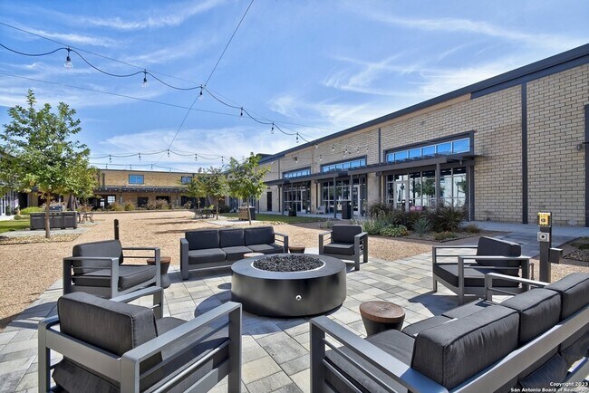 Photo - 215 Coca-Cola Pl