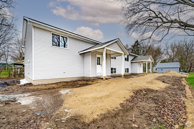 Building Photo - Brand New 5 Bedroom Duplex Unit! Rental