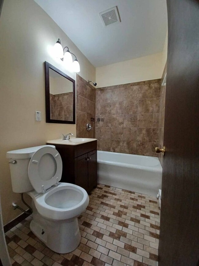 Photo - 2422 Benderwirt Ave Unit 2422-1