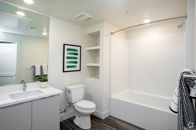 2BR, 2BA - 1171SF
