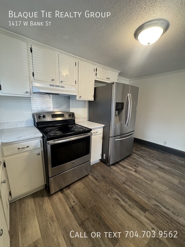 Photo - 1417 W Bank St