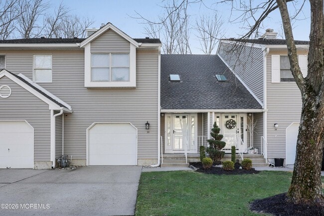 Building Photo - 33 Essex Dr