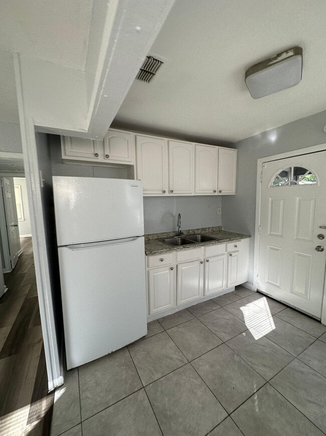 Photo - 1611 W 34th St