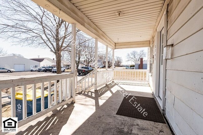 Photo - 1703 Sprott St