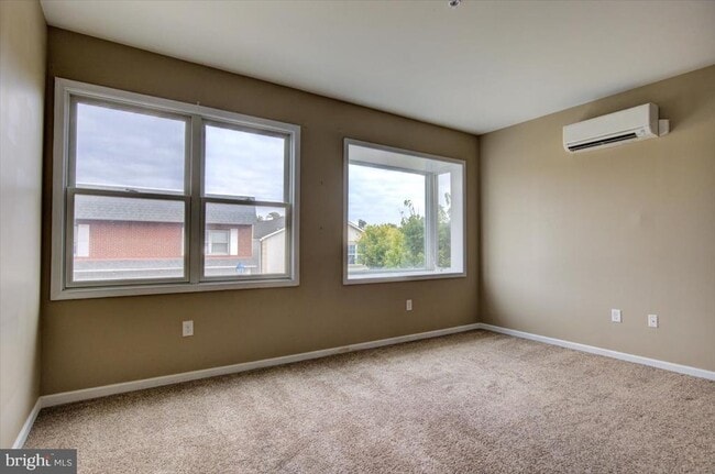 Building Photo - 316 Bridge St Unit D