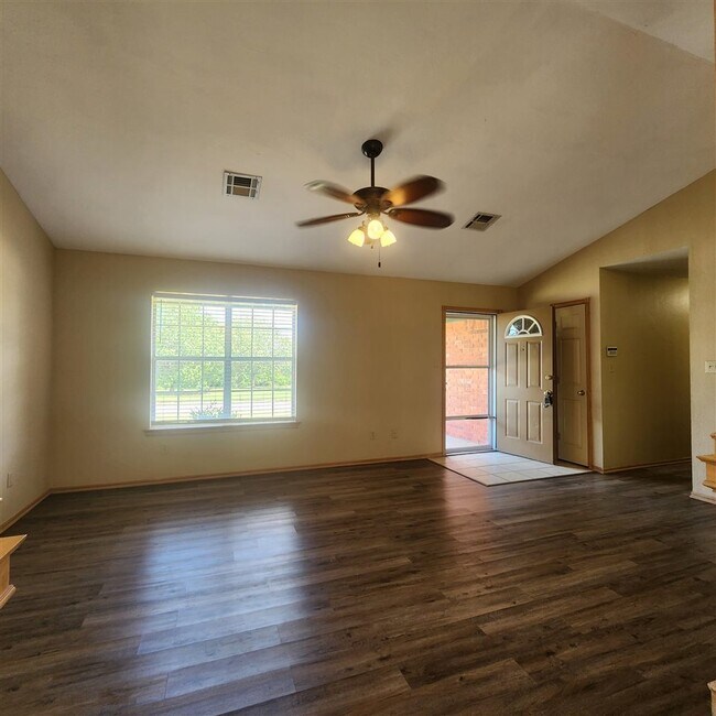 Photo - 6840 NW Willow Springs Dr