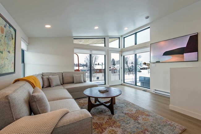 Photo - 27 4th St E Unit ID1387455P