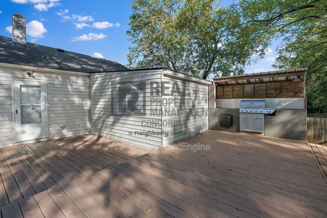 Photo - 2009 Oakwood Ave