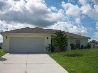 3/2/2 plus Den ** Single Family Home Avail... - 3/2/2 plus Den ** Single Family Home Avail...