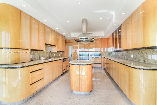 9601 Collins Ave Unit T4