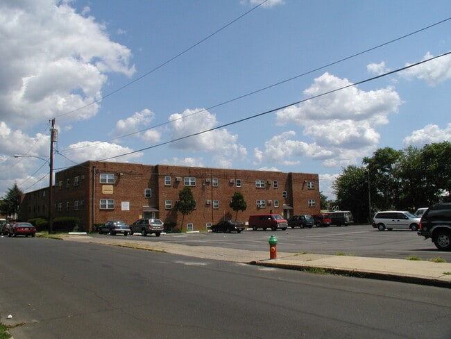 Photo - Cottage Court Apartment