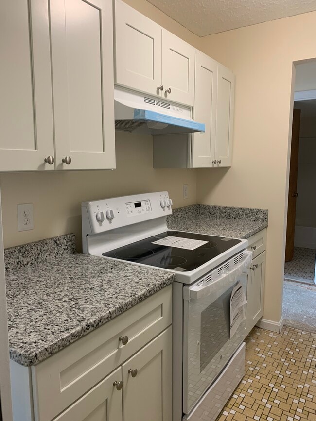 galley kitchen - 320 Salem St Unit 22