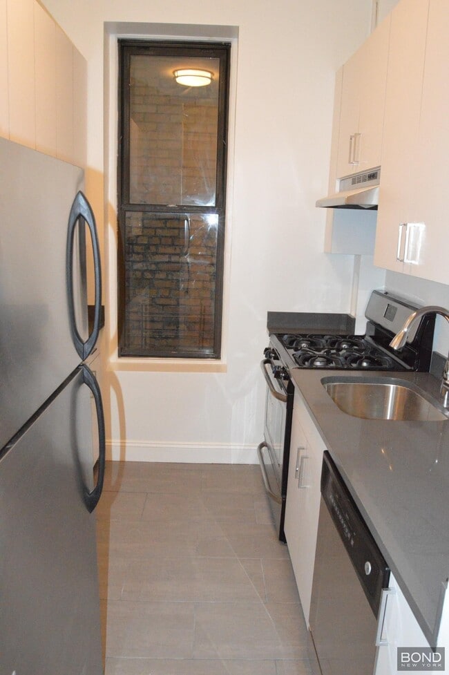 Building Photo - 106 E 81st St Unit 3A Rental