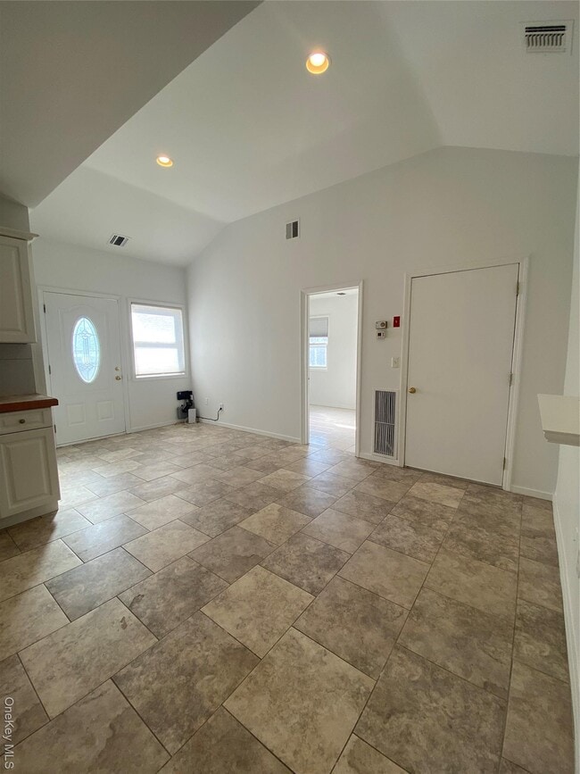 Photo - 355 Bayville Ave