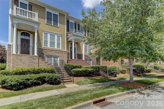 Photo - 905 Lyndley Dr