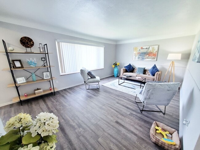 Photo - Smartland Lee-Mustang Apartments