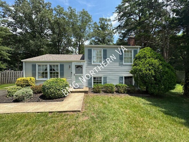 Building Photo - 1304 Dulles Pl