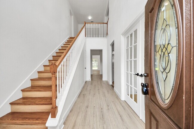 Spacious 4-Bedroom Home with Private Office & Room for Everyone!