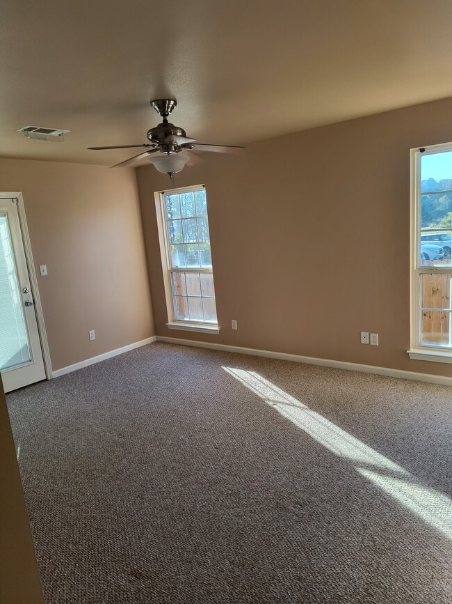 Photo - 312 S Oak St