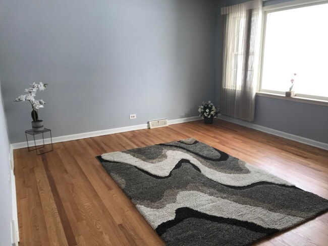 Photo - 782 N Van Auken St