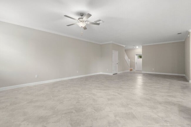 Photo - LIKE NEW Townhome in Willow Square!