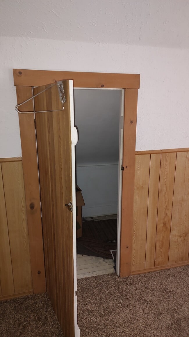 Photo - 3285 W 61st St Unit upstairs