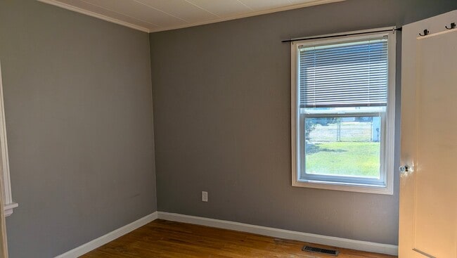 Photo - 2520 6th Ave N