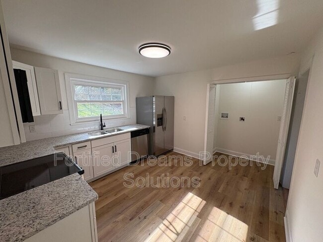 Photo - 4738 Eastwin Dr