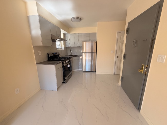 Photo - 1039 E 223rd St Unidad 2