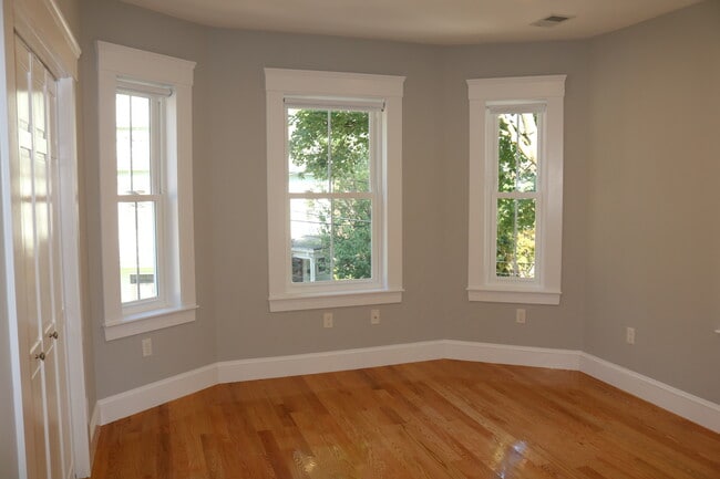 Building Photo - 86 Orchard St Rental
