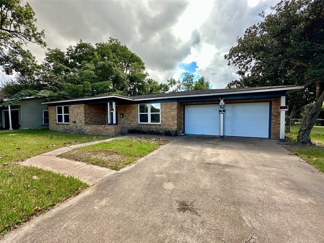 Photo - 6 E Southlawn Ave