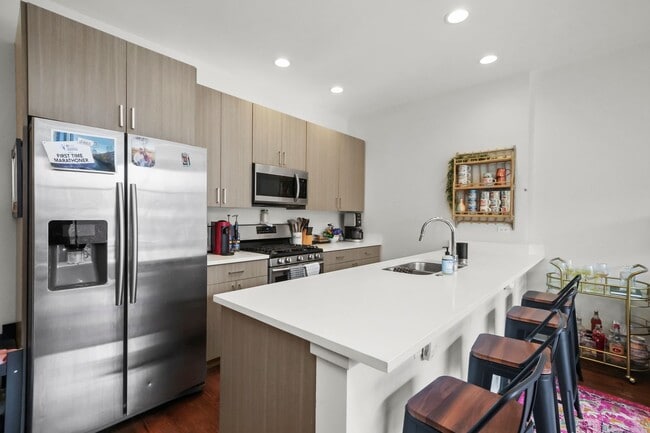 Photo - 650 N Green St Unit 04