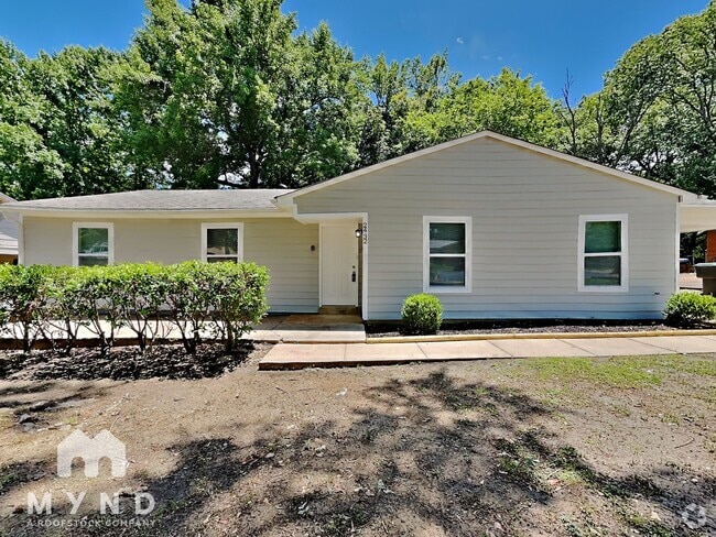 Building Photo - 2432 Kimbark Woods Cove Rental