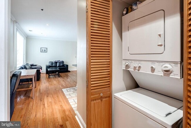 627 N 18th St Unit 208