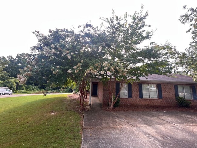 Building Photo - Center 628-630 Unit 630