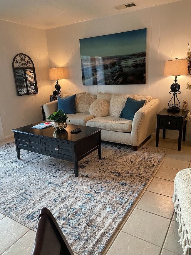 Photo - 2100 W Beach Dr Unidad H-204