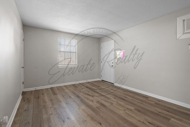 Photo - On Special: Two Bedroom Duplex in Hermitage!