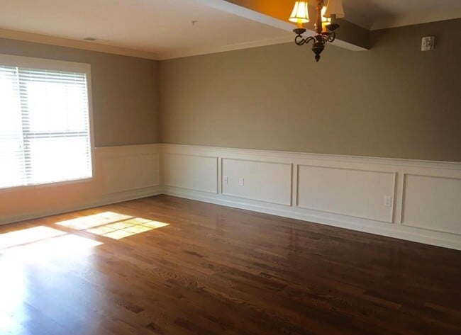 Building Photo - 67 W Main St Rental