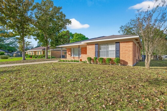 Photo - 1411 Mimosa Ln