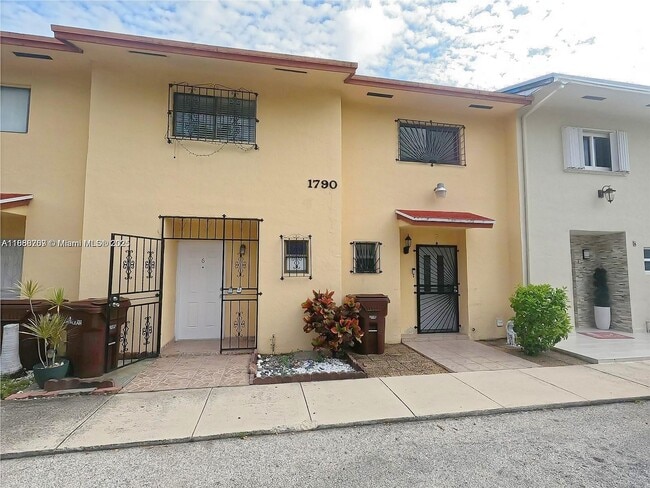 Building Photo - 1790 W 58th St Rental